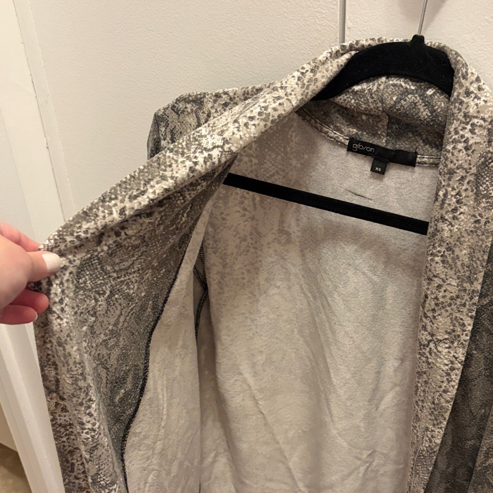 Gibson Grey Snake Print Open Front Cardigan XS - Oversized - Fits like M - Picture 4 of 7